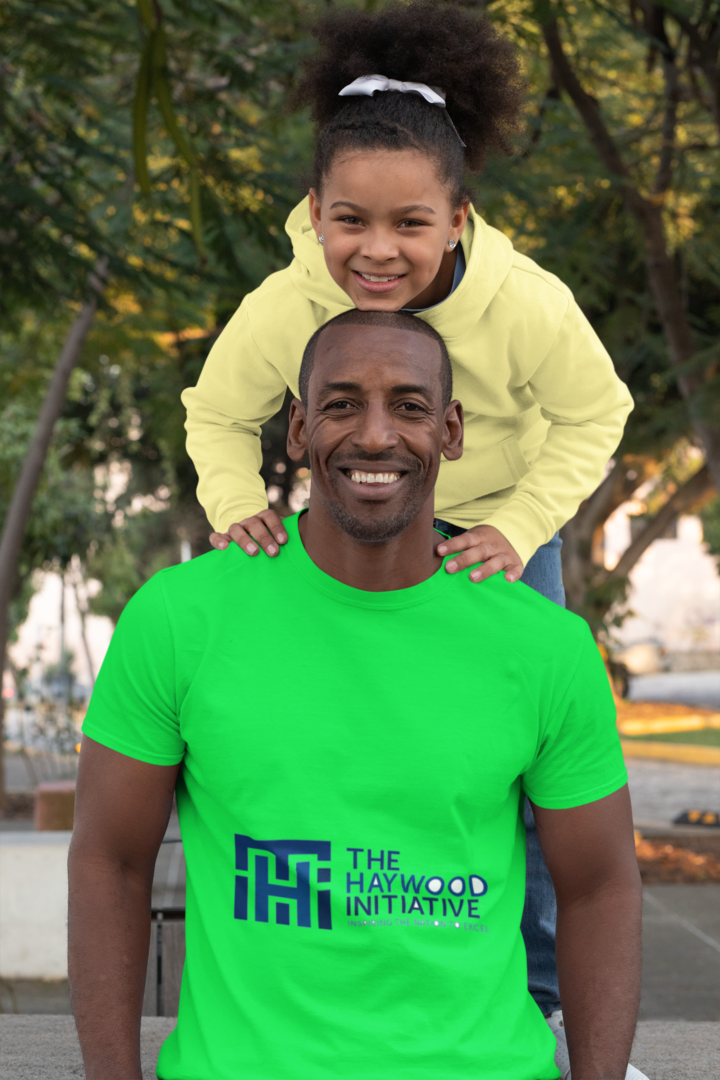 t-shirt-mockup-featuring-a-happy-dad-and-his-daughter-posing-at-a-park-31393